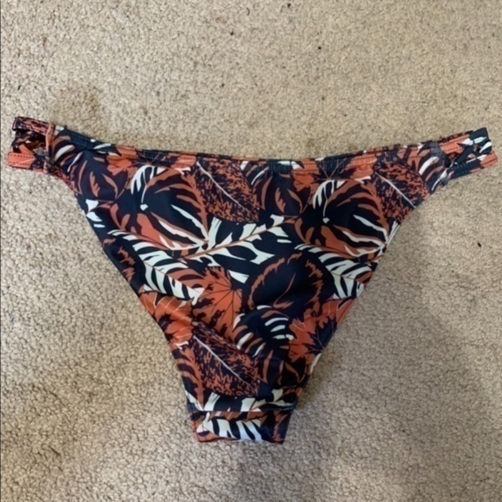Nasty Gal Leaf Print Cut Out Bikini bottoms Sz 6